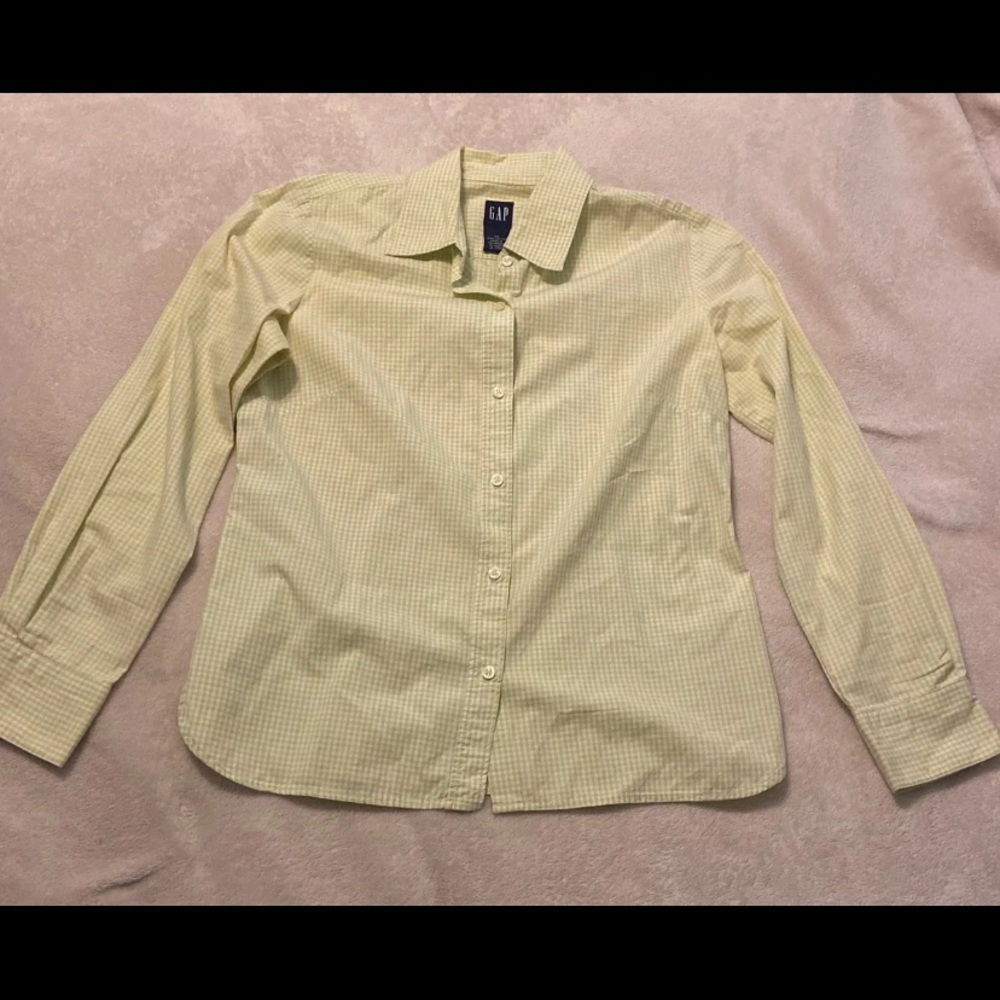 Gap button down long sleeve shirt